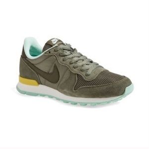 Nike Internationalist Sneaker ( Women Green Suede)
